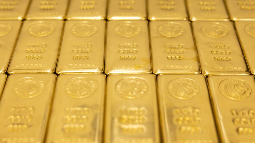ぶっ飛ぶ熊!突っ込む米国10年金利!奇妙な日本金利下げ
